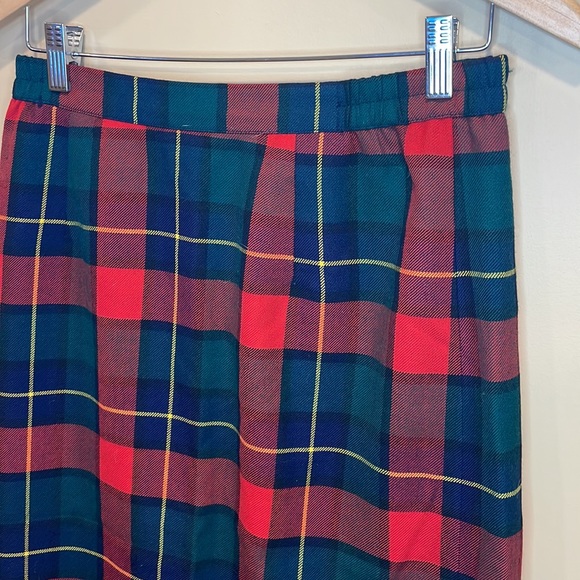 Vintage 90’s Tartan Red Wool Skirt - Picture 4 of 10